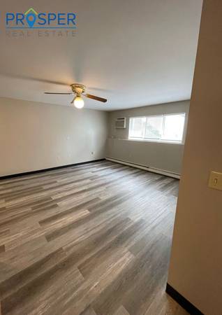 $1,700 / 4br - Apartamento de 4 dormitorios con televisor de 50'' en la sala de estar - Disponible junio de 2026 (Eau Claire, WI)63845960873475121