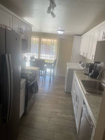 $700 / 4br - Room with private attached bathroom 700/ month (Tucson)63675116586241122