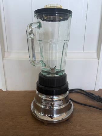 Waring Kitchen Classics Glass Pitcher Blender 1