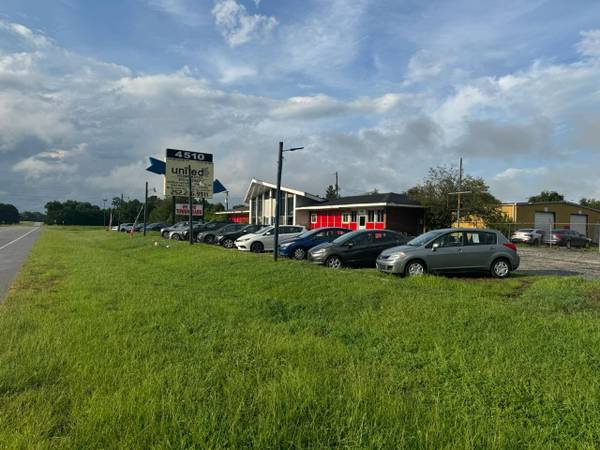 $8,000 / 261000ft2 - For Rent – Dealer-Ship + Fully Equipped Company Premises (6 Acres) (Elm-City)64183248610817121