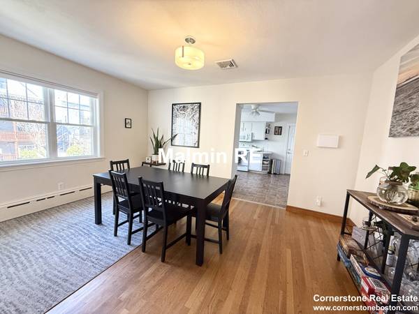 $4,000 / 2br - Gorgeous 2 bed 1.5 bath in Southie w/ parking included!! (South Boston)63802096991361121