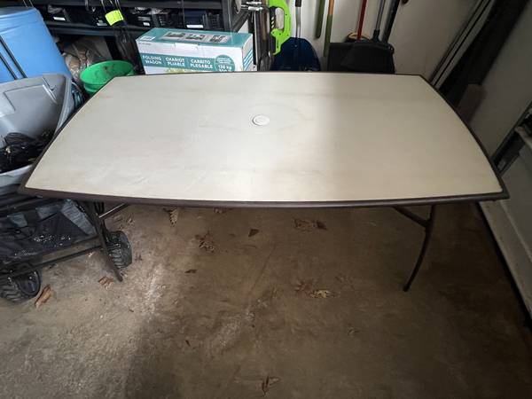 Free outdoor table 1