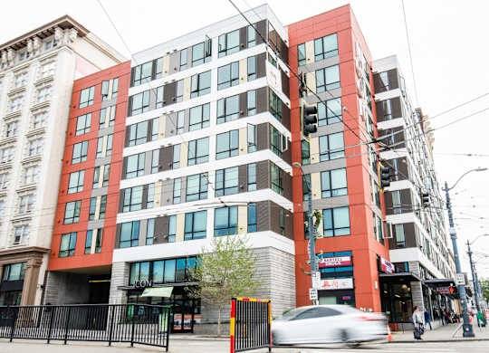 $1,728 / 1br - 536ft2 - Parcel Pending Package Lockers, Seattle WA, 1/BA (400 S Jackson Street, Seattle, WA)63862288387457120