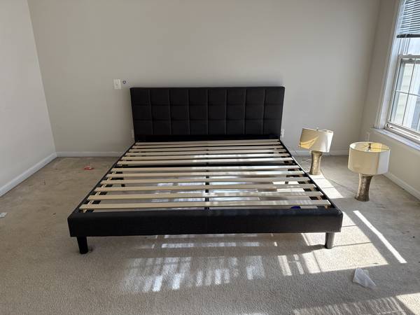 ZUNIS Maddon Grey Upholstered King Platform Bed 1