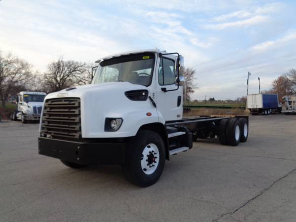 2017 Freightliner 114SD 1