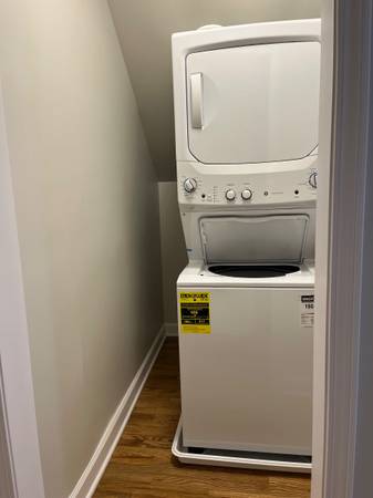 $2,395 / 3br - 1100ft2 - Bright Logan Square Top Floor 3 Bedroom 1 Bath Apartment (Chicago)64041812211713124
