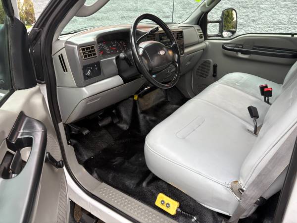 2003 Ford F-550 XL SUPER - Photo 10