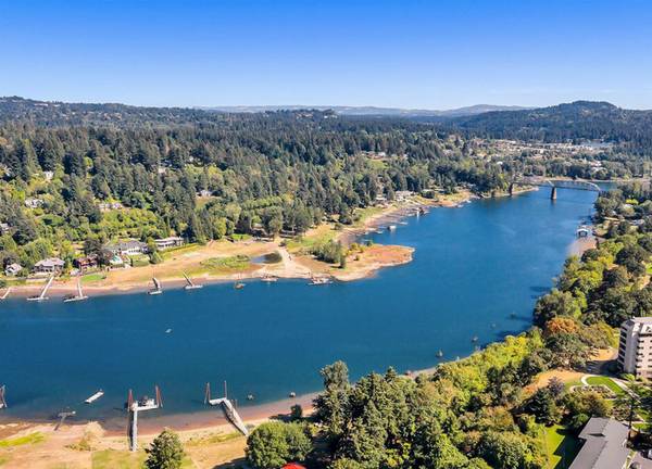 $1,595 / 2br - TOUR & GET $300 in SAVINGS+ Miles of Hiking Trails, 24/7 Laundry Room (Milwaukie Heights)63870109412737121
