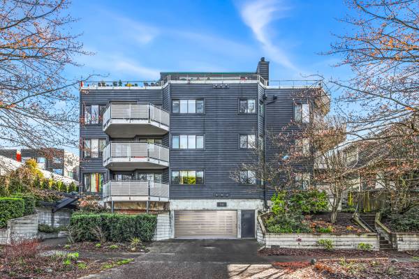 $649,900 / 2br - 1070ft2 - Secured Building & Garage Just Steps Away from Cal Anderson Park (Capitol Hill)63866941339139120