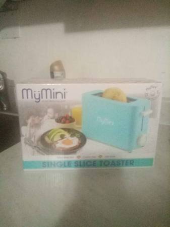 Single Slice Toaster. (new, in box) 1