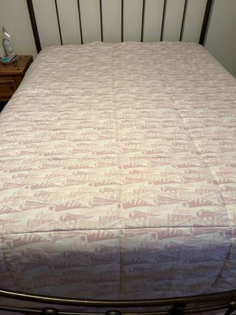 MARGARITAVILLE  COMFORTER; QUEEN SIZE; NEVER USED 1