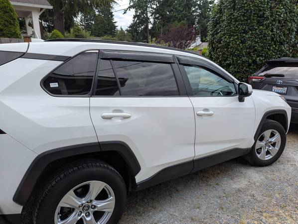 Toyota RAV4 XLE AWD - $21,800 (Seattle)63623060562049124