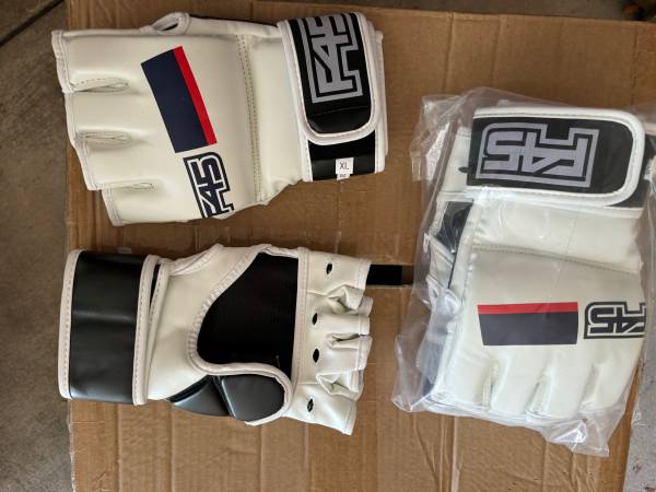 REDUCED! - Sparring / Fitness MMA Gloves Various Sizes M, XL NEW 1