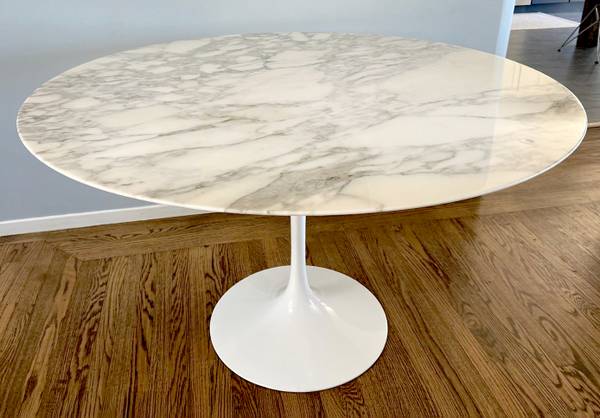 Authentic Knoll Saarinen Carrara Marble Dining Table 47" 1