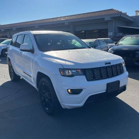 2017 Jeep Grand Cherokee Altitude - $9,499634766919237131215