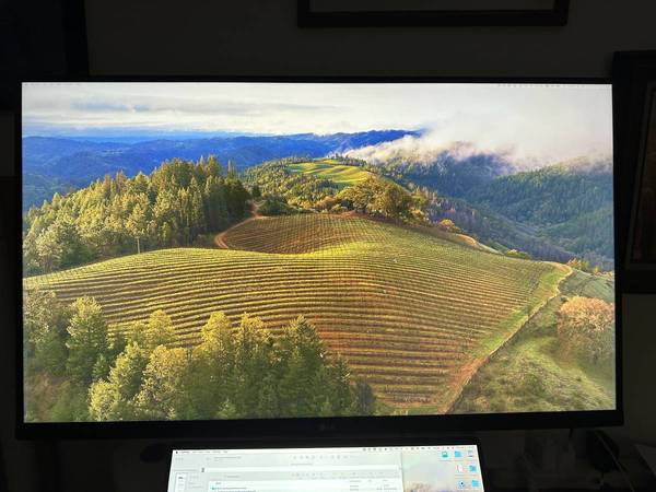 32" LG Ultrafine UHD, LED 4k display monitor 1