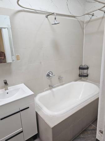 $2,000 / 1br - 800ft2 - 89TH STREET AND 55TH AVE ONE BEDROOM NEAR #M R #7 TRAIN AND 30MIN TO N (ELHHURST)63788505695873120