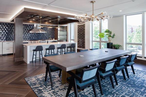 $2,870 / 2br - 1222ft2 - Encimeras de cuarzo, pisos laminados con aspecto de madera (Kerns/Buckman)63831536555521122