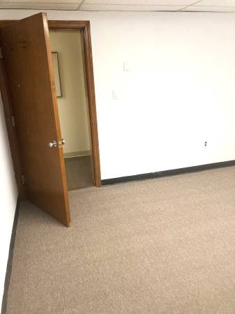 $575 / 180ft2 - $575/180 Sq.Ft. OFFICE SPACE. Great Location, Brighton Centre (Brighton Centre)63690755640833123