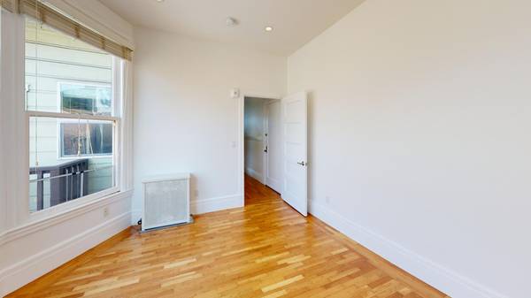 $4,345 / 1br - 586ft2 - Gorgeous 1BR with with Lots of Light and Good Views! Unit 1340-011 (nob hill)64045028560259122