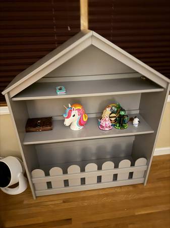 Bookcase/Toy Storage 1