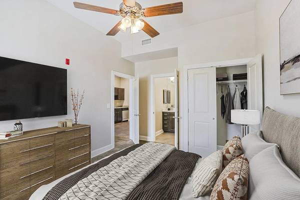 $1,595 / 1hab - 660ft2 - ¡A pocas cuadras de Bourbon Street! (Nueva Orleans)63903538995202122