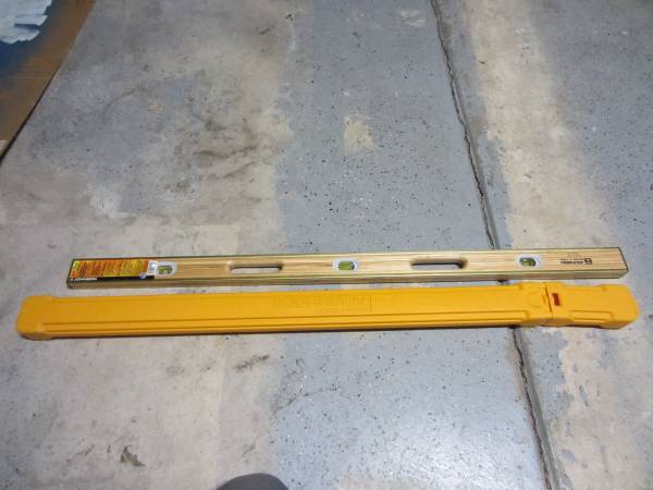 Johnson 4' level with case 1