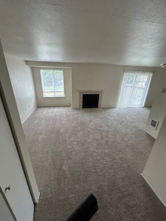 $1,756 / 2br - 984ft2 - New Season,  New Home!63945098835458120