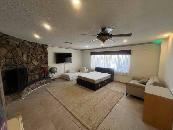 $1400.00 / 1br - 495ft2 - Habitación amplia disponible en un barrio tranquilo y seguro de Lakewood. Ideal63857623449345123