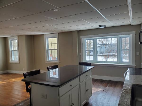 $2,300 / 2br - 1100ft2 - Fully Renovated 2bdr, Downtown Nashua, Central AC/Heat (Nashua)63932056752259122