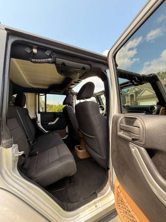 2012 Jeep Wrangler Unlimited Sahara – 4x4 – 128K Miles 4 door - $12,50063470238746755122