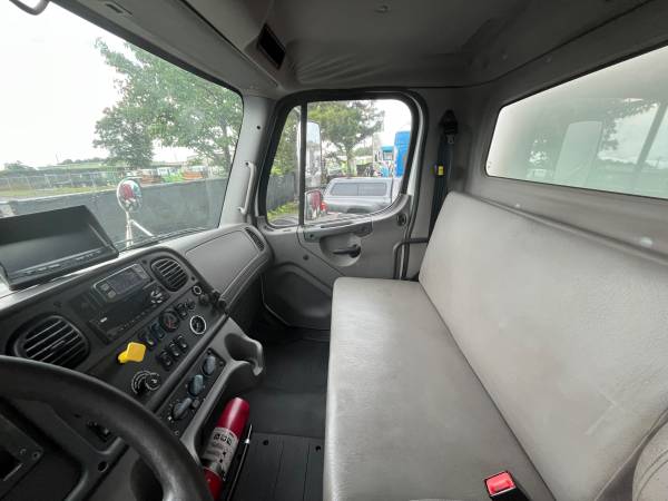 2018 Freightliner M2 106 Curtainside/Conestoga - Photo 15
