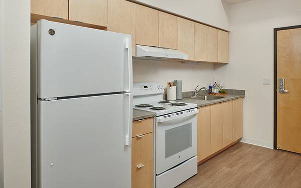 $1,127 / 2br - 750ft2 - Electric Range, Energy Efficient Appliances, Camera Surveillance (9777 NE Glisan St, Portland, OR)63956504032003122