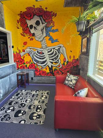 $700 / 190ft2 - Tattoo shop room for rent (Eugene)63977275084290120