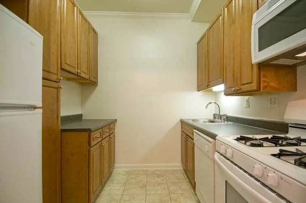 $1,499 / 2br - 1034ft2 - Embrace the vibe. Experience our unique living spaces. (Bethesda)63896276385282122