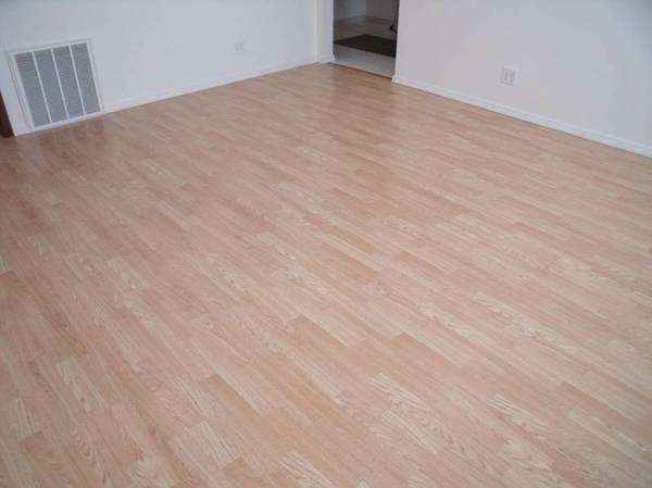 650ft2 - Extra Large Bedroom,1st fl, 2 blks away from Eway/Blueli 1