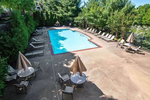 $1,705 / 1br - Carpeting, Refrigerator, On-Site Management (201 Owings Gate Court, Owings Mills, MD)63694572547329122
