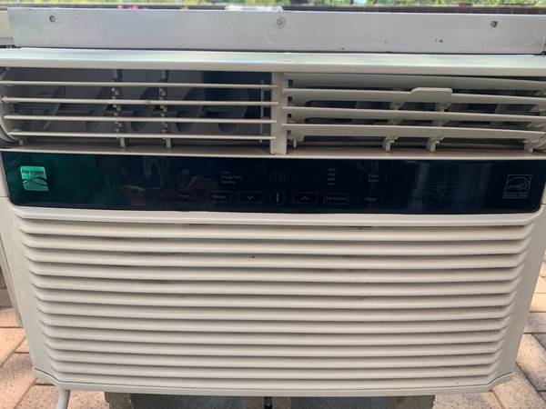 Pre-owned Kenmore 6,000BTU Window Mounted Air Conditioner 1