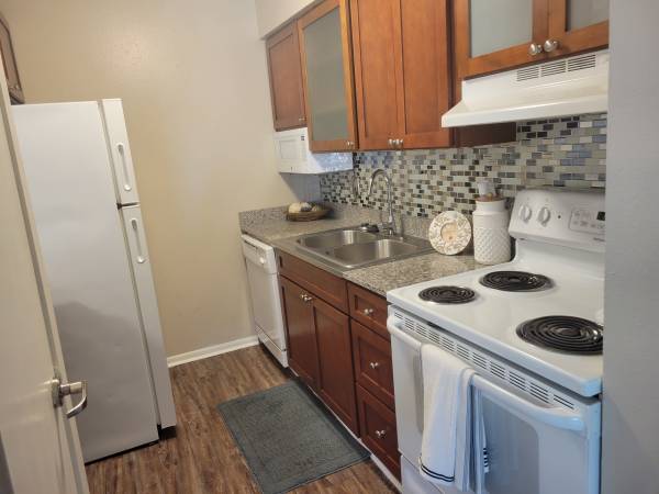 $1,058 / 1br - 760ft2 - Pet Friendly, Best Amenities, Perfect Location! (Baton Rouge)63678491882497123