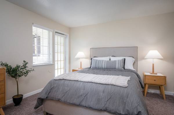$1,695 / 2hab - 942ft2 - Área de comedor, lavadora/secadora, mantenimiento en el lugar (7875 SW Vlahos Dr, Wilsonville, OR)63831398407809121