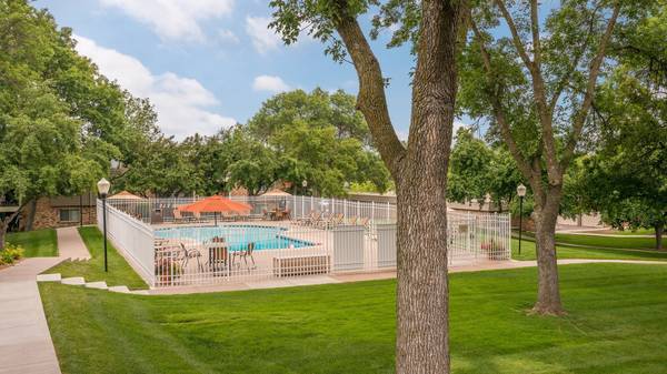 $1,775 / 2br - 976ft2 - 2/BD 1/BA, Free Surface Parking, in New Hope MN (8015 36th Ave N, New Hope, MN)63797857569411121