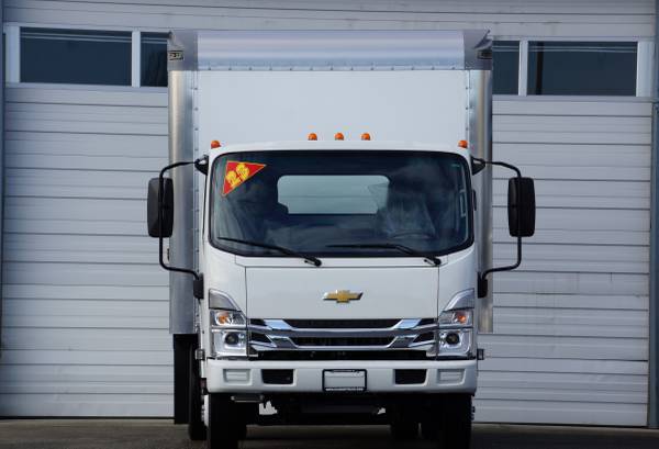 2023 Chevy LCF 4500 / Isuzu NPR HD Camión Caja GRAN PLATAFORMA ELEVADORA 1k millas - $59,900 (RAINIERTRUCK.COM)63623469262595121