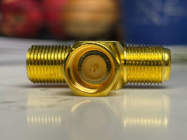 Cable T adapter, Male to 2 Female, EXCELLENT! - $8 (Aurora)63471175299075123