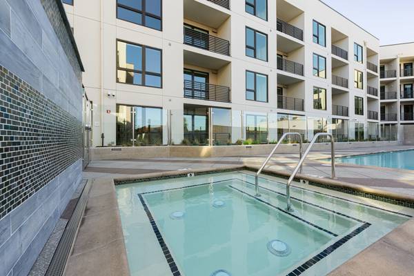 $5,183 / 2br - 974ft2 - Centro de fitness, spa para mascotas, 2/BD 2/BA (belmont)63668095333633120