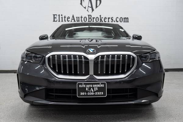 2024 *BMW* *5 Series* *530i xDrive* Dark Graphite Me - $39,995 (Elite Auto Brokers)63440013373571122