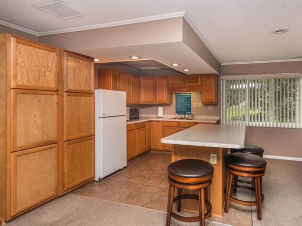 $950 / 1br - 655ft2 - Your New Favorite Place to Avoid Plans and Order Takeout (3915 Winona Way, Sioux City, IA)63846412298243124