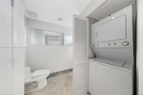 $4,400 / 2br - 1463ft2 - Enjoy Feeling of the Bay from this 2-Story Loft! (Bay View Lofts- North Bay Village)64001848684161124