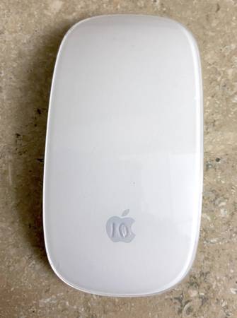 Apple Wireless Bluetooth Magic Mouse 1 - Model A1296 3Vdc - Used 1