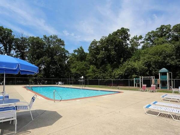 $1,515 / 1br - 1 BD, Located in Forestville, On-Site Management (5815 Marlboro Pike, Forestville, MD)63779646873731123