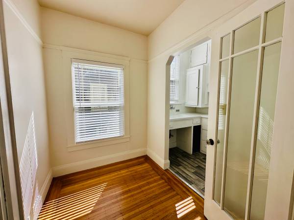 $1,795 / 350ft2 - Sunny Corner Studio near UC Berkeley (berkeley)63806889421441122